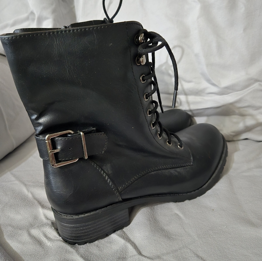 Boots - Picture 3 of 7